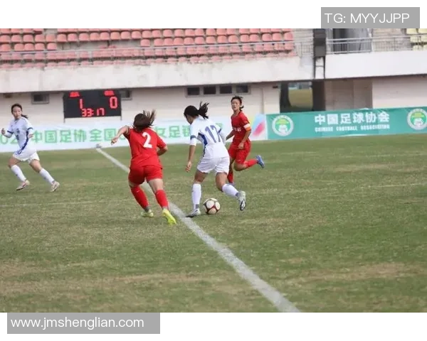 女足球员必备鞋款推荐助你在赛场上尽显风采与实力