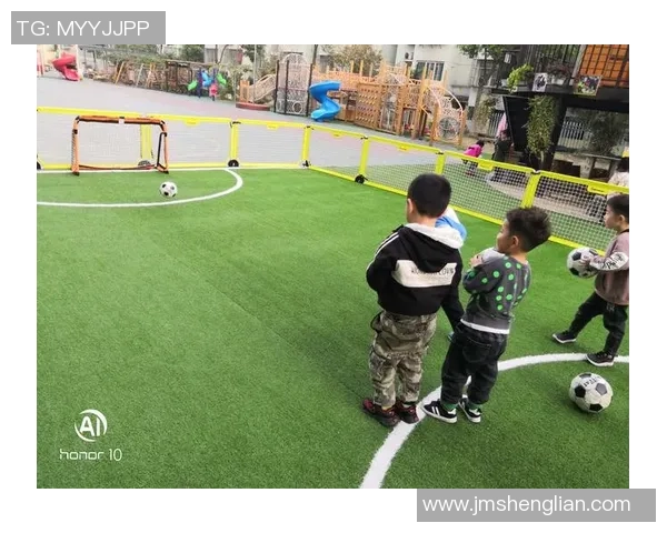 学前足球课：培养孩子团队合作精神与运动能力的快乐启蒙之旅